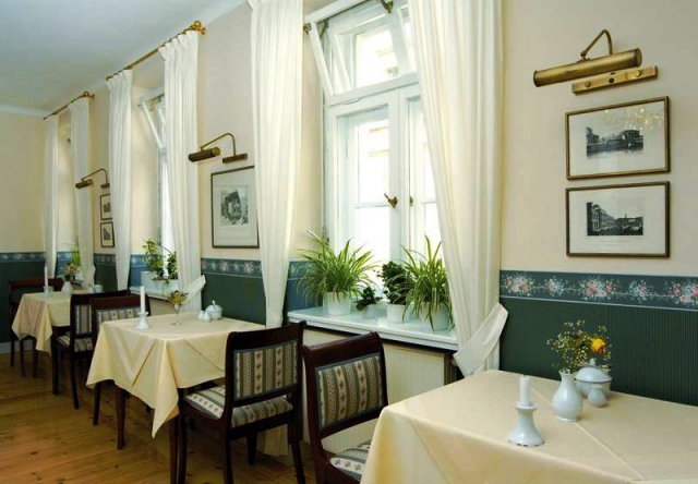 V moderní hotelové restauraci Daniel se podávají sezonní jídla saského regionu. 